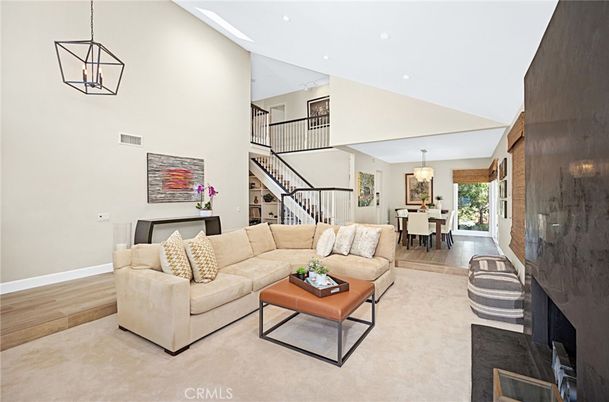 Chandelier, Dining room, Interior, Living room, Pendant Lights, Recessed Lighting, Wood Texture Flooring