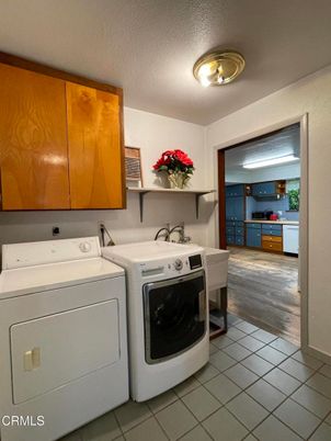 Interior, Washer, Wood Texture Flooring