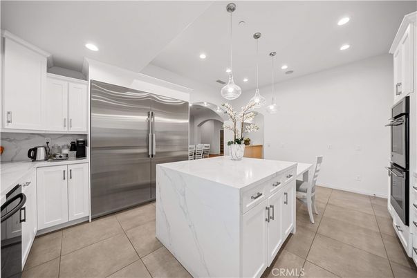 Dining room, Interior, Kitchen, Pendant Lights, Recessed Lighting, Stainless Steel Appliances