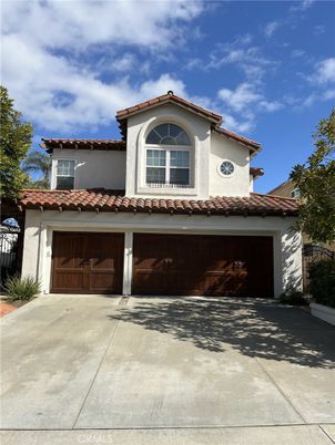 Attached, Exterior, Facade, Mediterranean