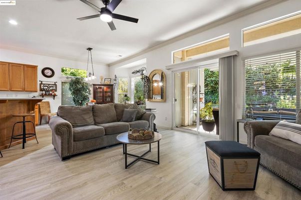 Interior, Living room, Pendant Lights, Recessed Lighting, Wood Texture Flooring