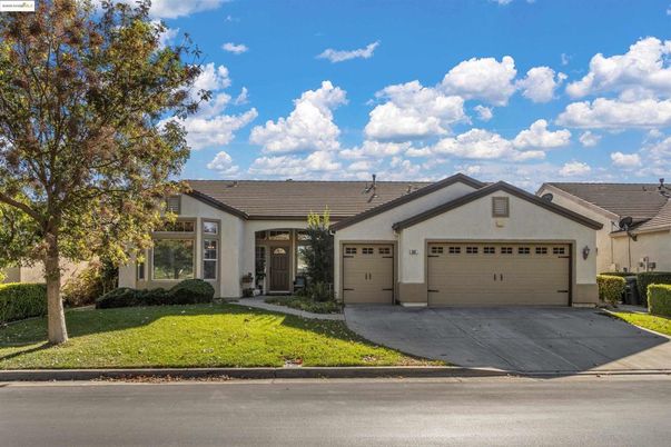 Attached, Exterior, Facade, Ranch