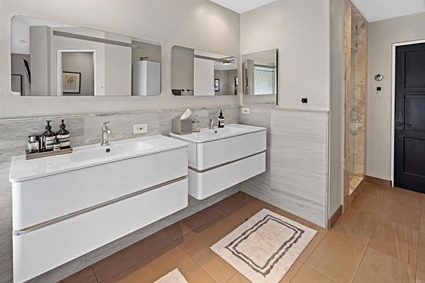 Bathroom, Dual Sink Vanities, Interior