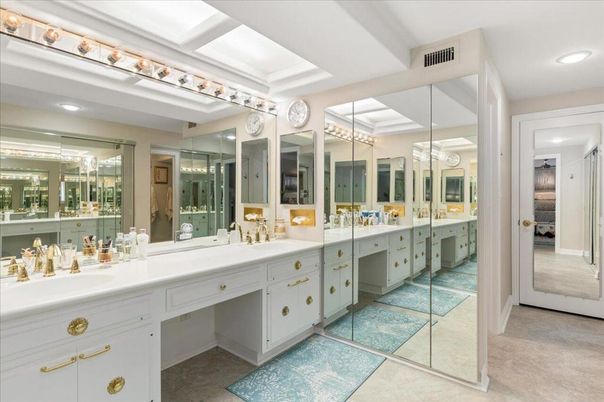 Bathroom, Dual Sink Vanities, Interior, Recessed Lighting