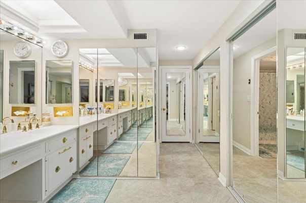 Bathroom, Dual Sink Vanities, Interior, Recessed Lighting