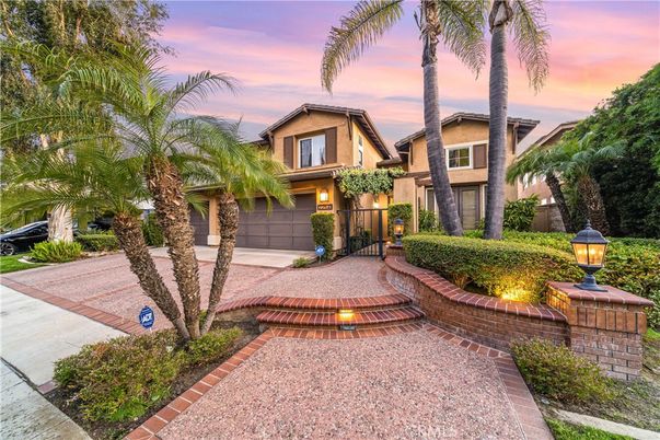 Attached, Exterior, Facade, Mediterranean