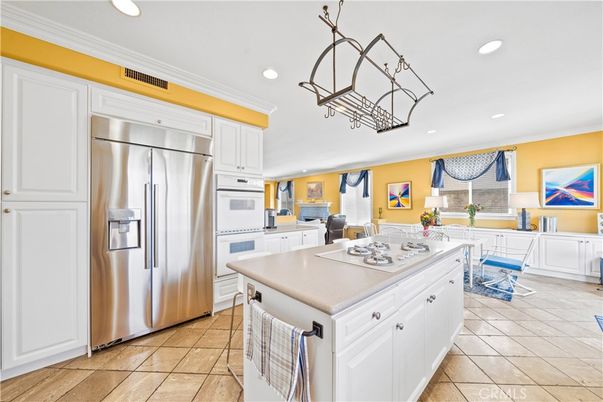 Dining room, Interior, Kitchen, Pendant Lights, Recessed Lighting, Stainless Steel Appliances