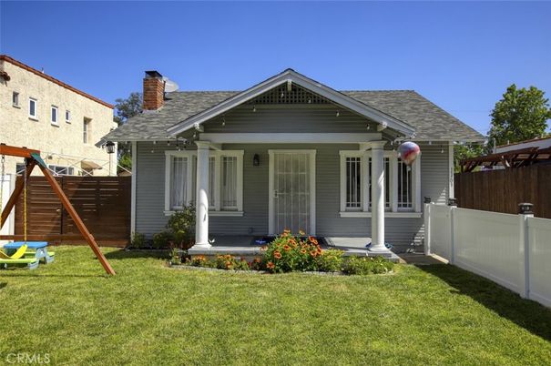 Backyard, Exterior, Facade, Ranch