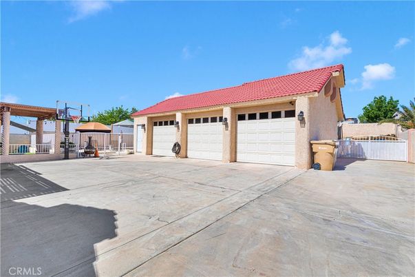 Detached Garage, Exterior