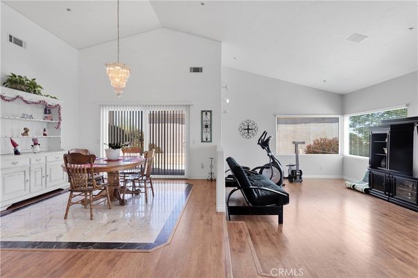 Chandelier, Dining room, Fitness Equipment, Interior, Pendant Lights, Wood Texture Flooring