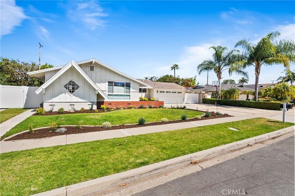 Attached, Exterior, Facade, Ranch