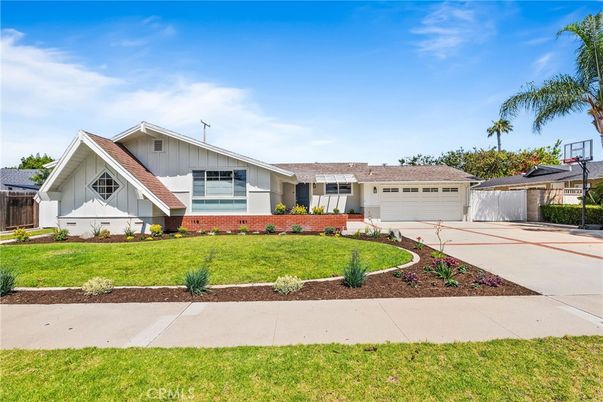 Attached, Backyard, Exterior, Facade, Brick Facade, Ranch