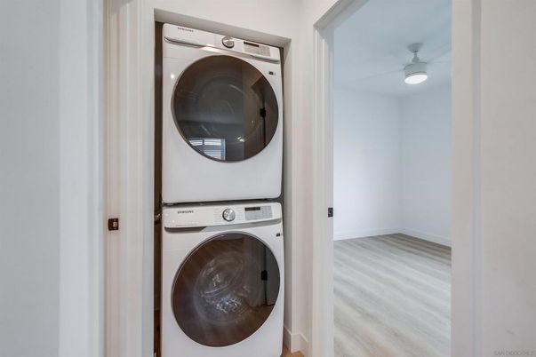 Interior, Utility Closets, Washer, Wood Texture Flooring