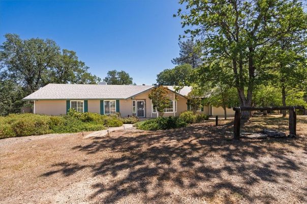 Backyard, Exterior, Facade, Ranch