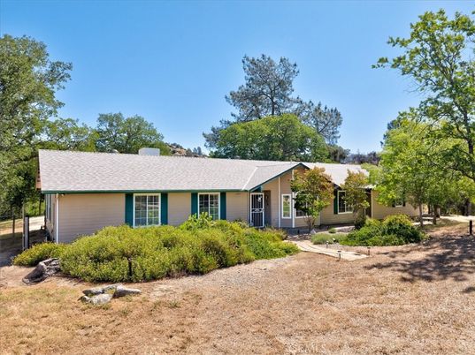 Backyard, Exterior, Facade, Ranch