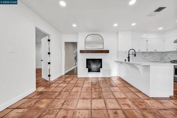 Fireplace, Interior, Kitchen, Recessed Lighting