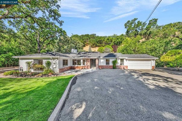 Attached, Backyard, Exterior, Facade, Brick Facade, Ranch