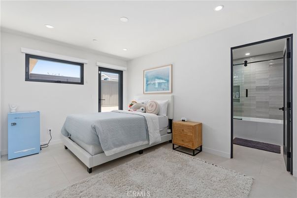 Bathroom, Bedroom, Glass Shower, Interior, Recessed Lighting