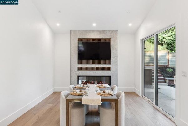 Dining room, Fireplace, Interior, Recessed Lighting, Wood Texture Flooring
