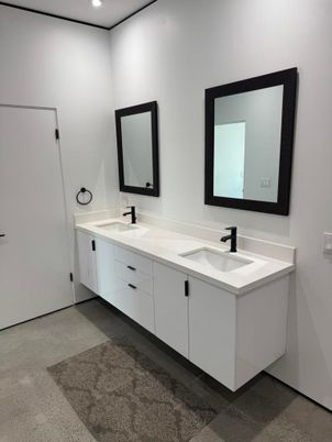 Bathroom, Dual Sink Vanities, Interior, Recessed Lighting