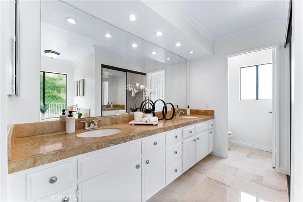 Bathroom, Dual Sink Vanities, Interior, Recessed Lighting