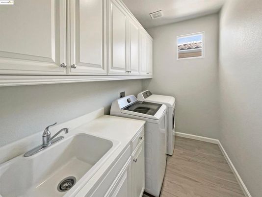 Interior, Washer, Wood Texture Flooring