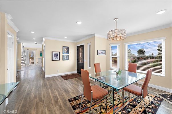 Chandelier, Dining room, Interior, Recessed Lighting, Wood Texture Flooring