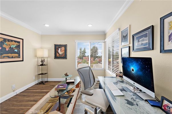 Home Office, Interior, Recessed Lighting, Wood Texture Flooring