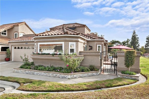 Attached, Exterior, Facade, Mediterranean