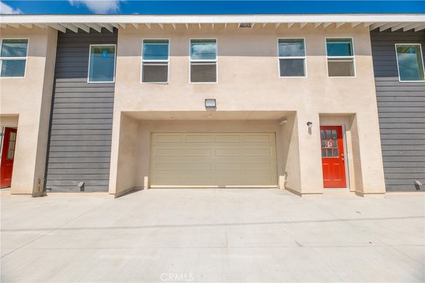 Attached, Exterior, Facade, Rowhouse