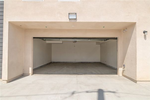 Exterior, Garage