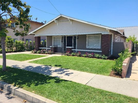 Backyard, Exterior, Facade, Brick Facade, Ranch