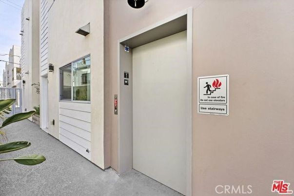 Elevator, Exterior
