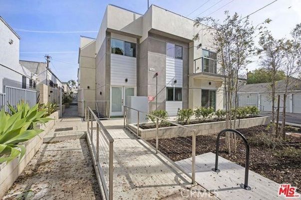 Backyard, Exterior, Facade, Modern