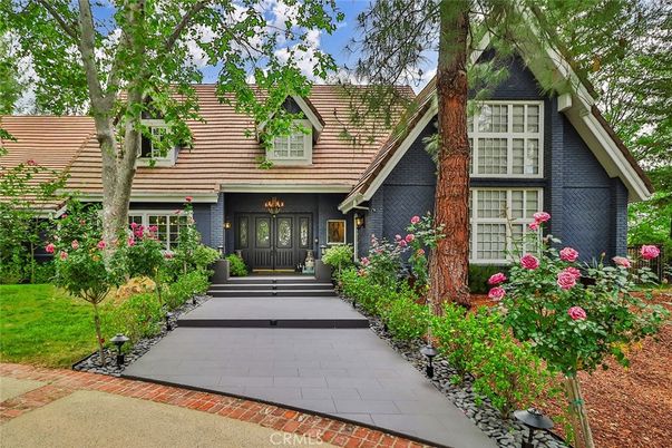 Exterior, Facade, Queen Anne Victorian