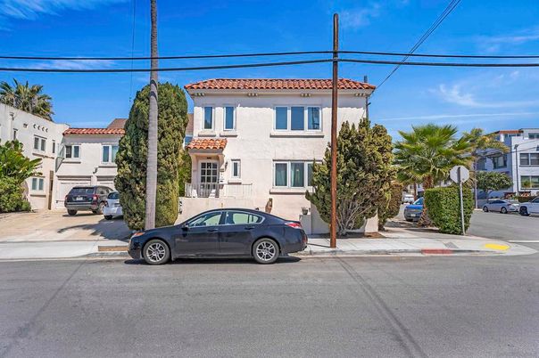 Exterior, Facade, Mediterranean