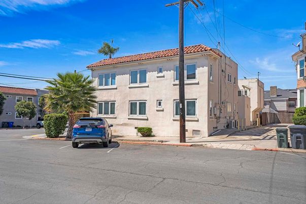Exterior, Facade, Mediterranean