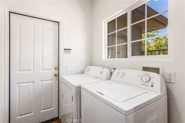 Interior, Washer, Wood Texture Flooring
