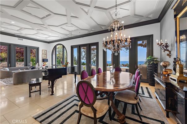 Chandelier, Dining room, Interior, Living room, Piano, Recessed Lighting, Water