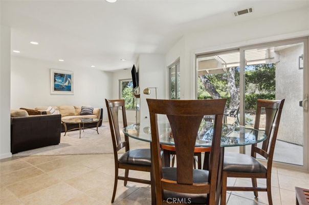 Dining room, Interior, Living room, Recessed Lighting