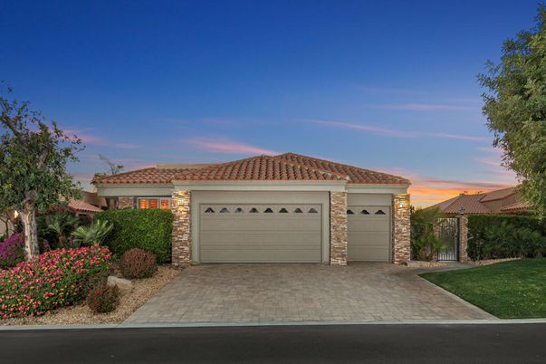 Attached, Exterior, Facade, Mediterranean