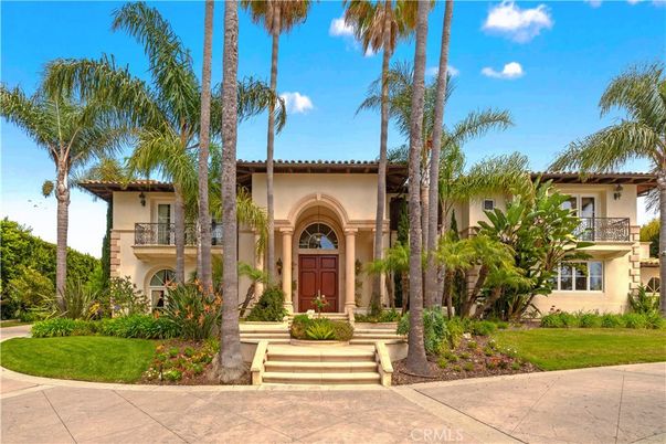 Exterior, Facade, Mediterranean
