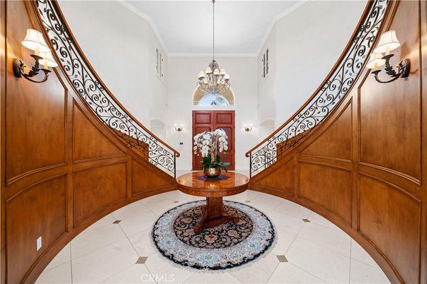 Chandelier, Interior