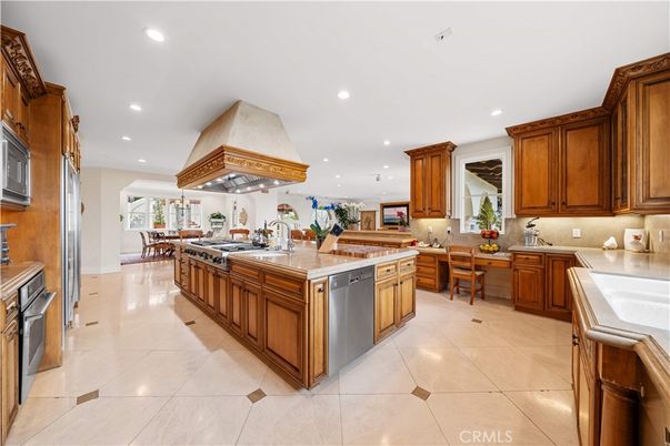 Dining room, Interior, Kitchen, Pendant Lights, Recessed Lighting, Stainless Steel Appliances