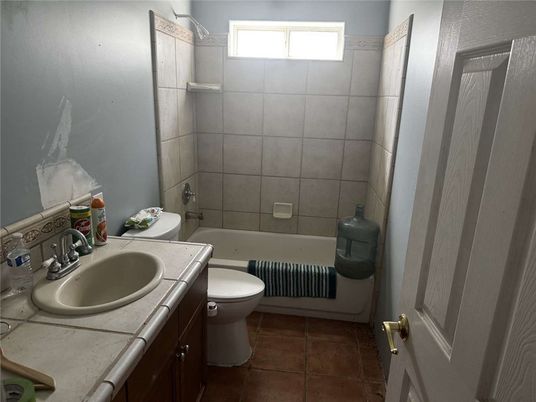 Bathroom, Interior, Tile Countertops
