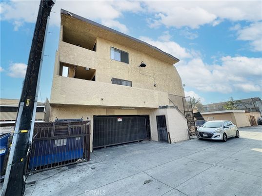 Attached, Exterior, Facade, Rowhouse