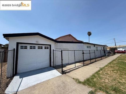 Detached Garage, Exterior