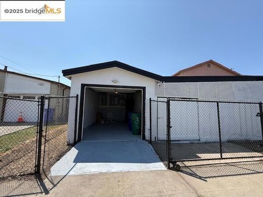Detached Garage, Exterior
