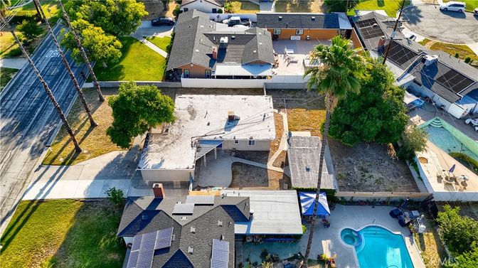 Exterior, Drone