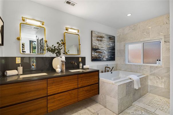 Bathroom, Dual Sink Vanities, Interior, Recessed Lighting
